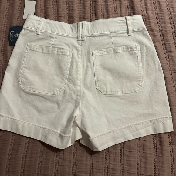Democracy "Ab"solution High Rise Shorts in white. NWT - Picture 3 of 9